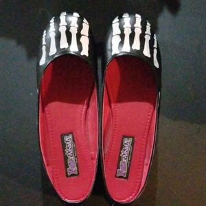 Skeleton Flats